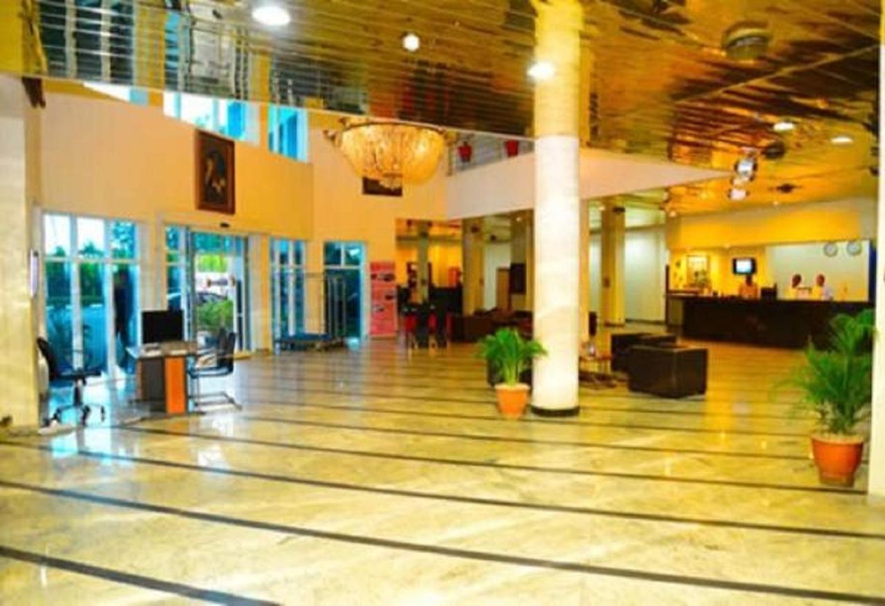 Golden Royale Hotel Енугу Екстериор снимка
