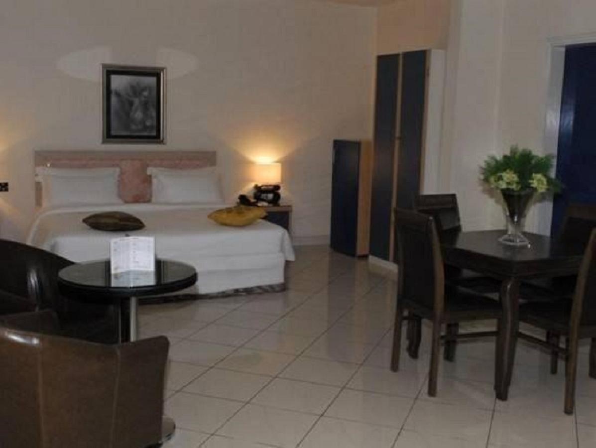 Golden Royale Hotel Енугу Екстериор снимка