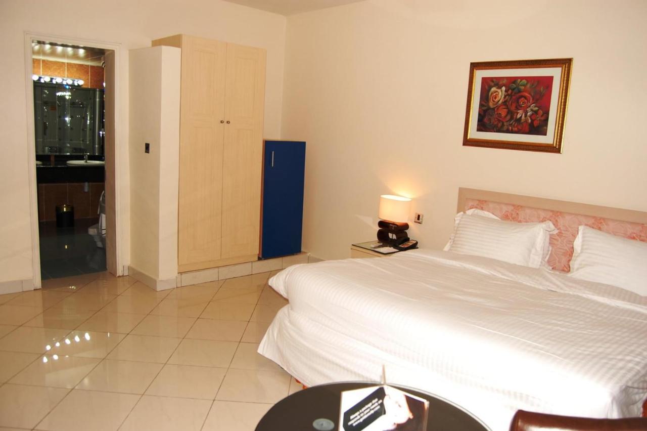 Golden Royale Hotel Енугу Екстериор снимка