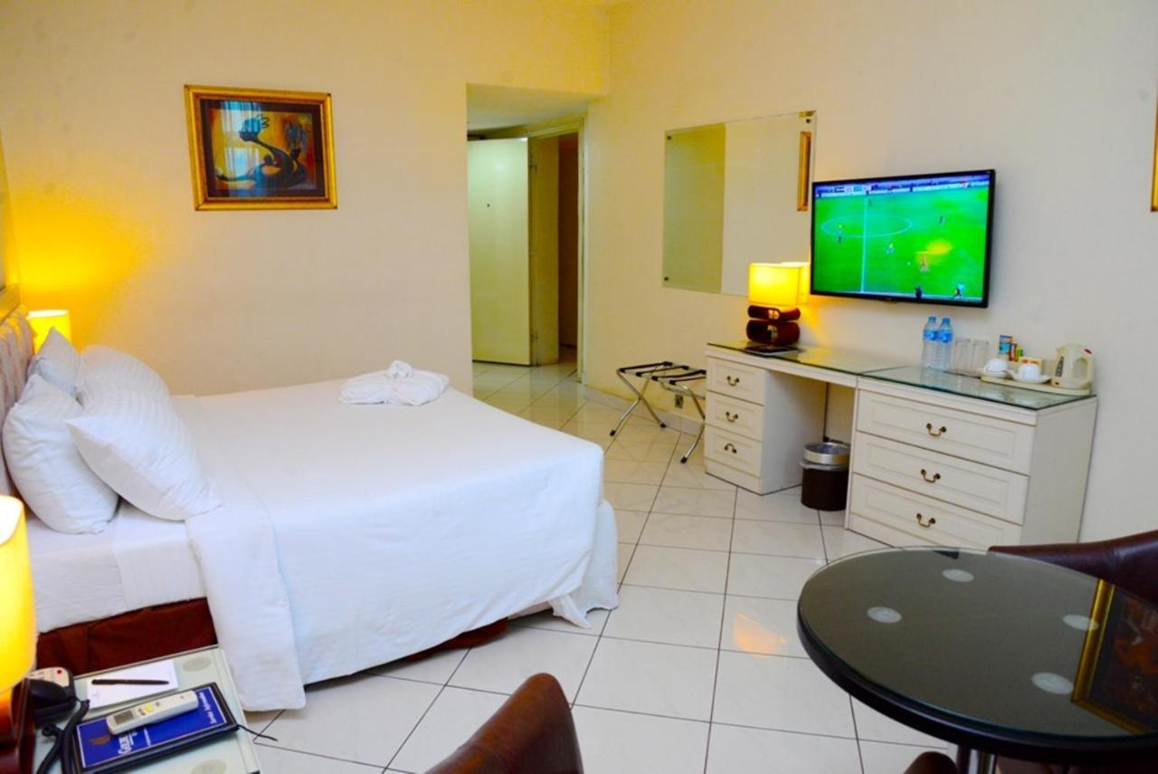 Golden Royale Hotel Енугу Екстериор снимка