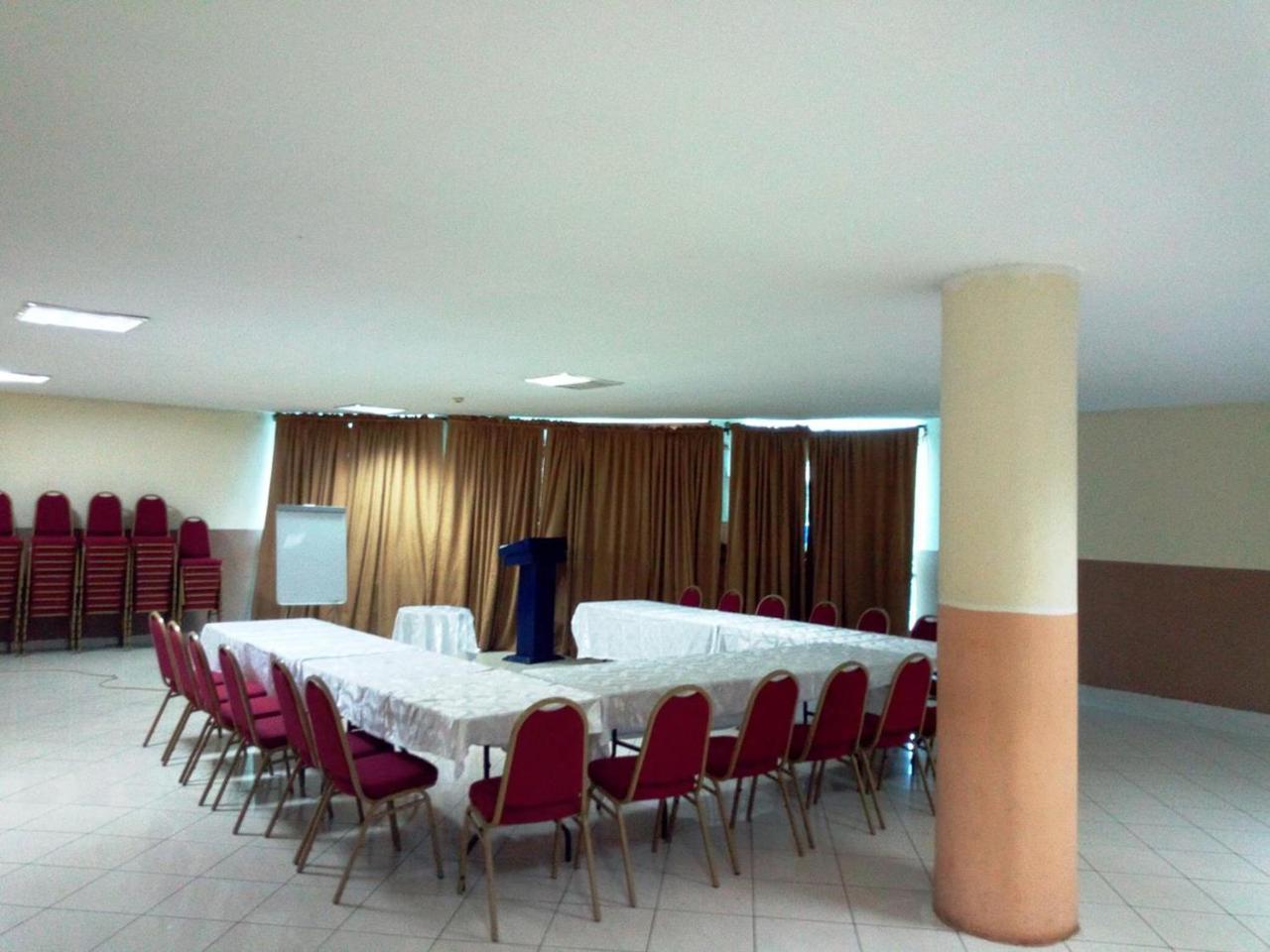 Golden Royale Hotel Енугу Екстериор снимка