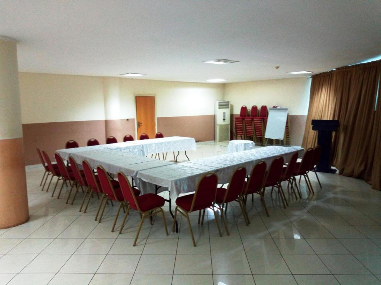 Golden Royale Hotel Енугу Екстериор снимка