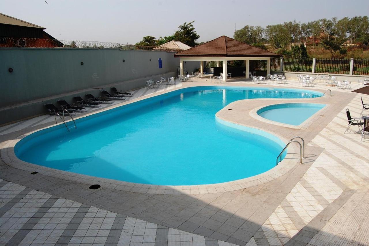 Golden Royale Hotel Енугу Екстериор снимка
