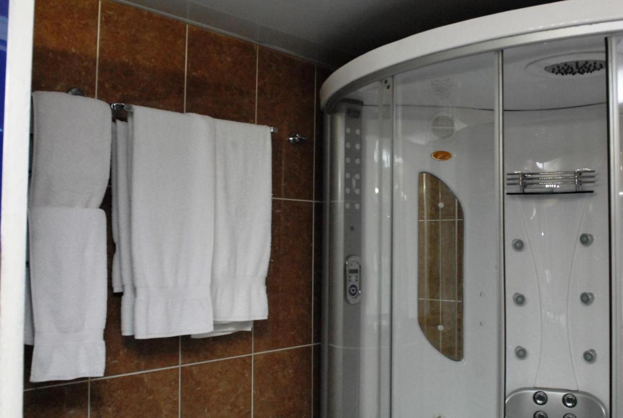 Golden Royale Hotel Енугу Екстериор снимка