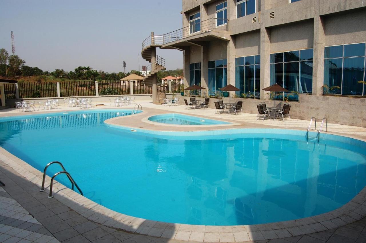 Golden Royale Hotel Енугу Екстериор снимка