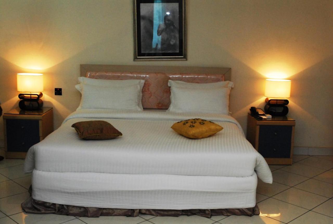 Golden Royale Hotel Енугу Екстериор снимка